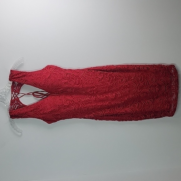 Bisou Bisou open back red lace dress - Picture 2 of 10